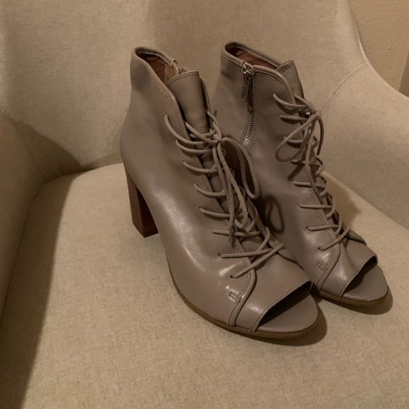 Steve Madden bootie heels!! - Picture 2 of 6